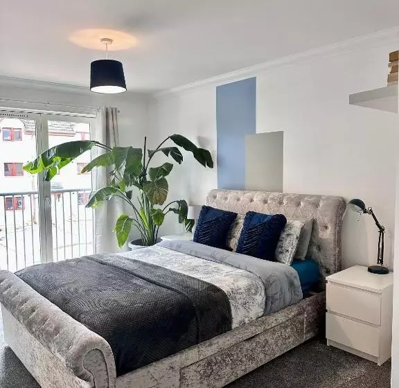 The Meadow, River View Apartment