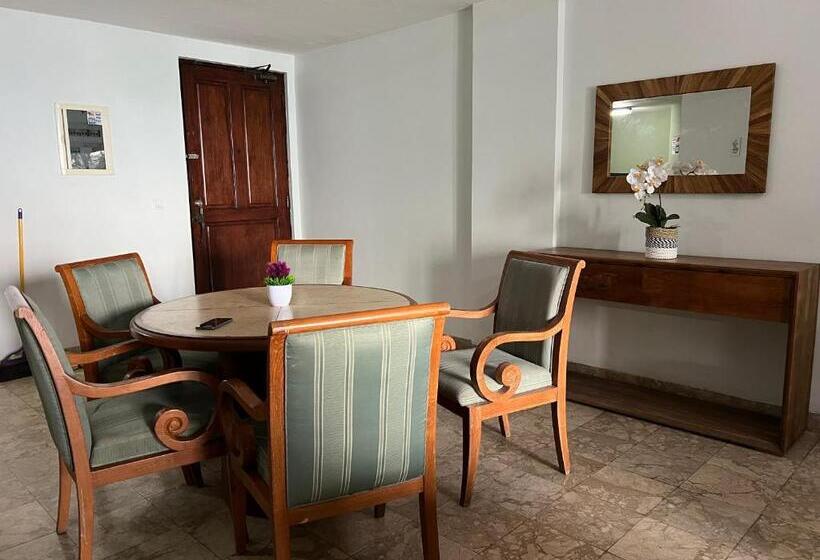 Villa Lippo Carita Langsung Pantai 3bedroom
