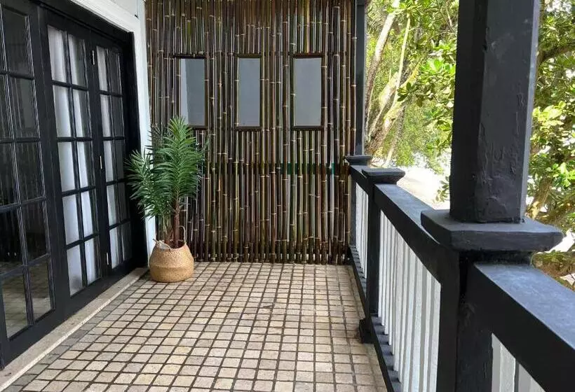 Villa Lippo Carita Langsung Pantai 3bedroom