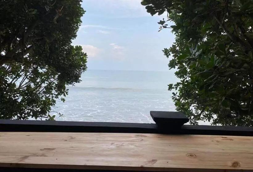 Villa Lippo Carita Langsung Pantai 3bedroom