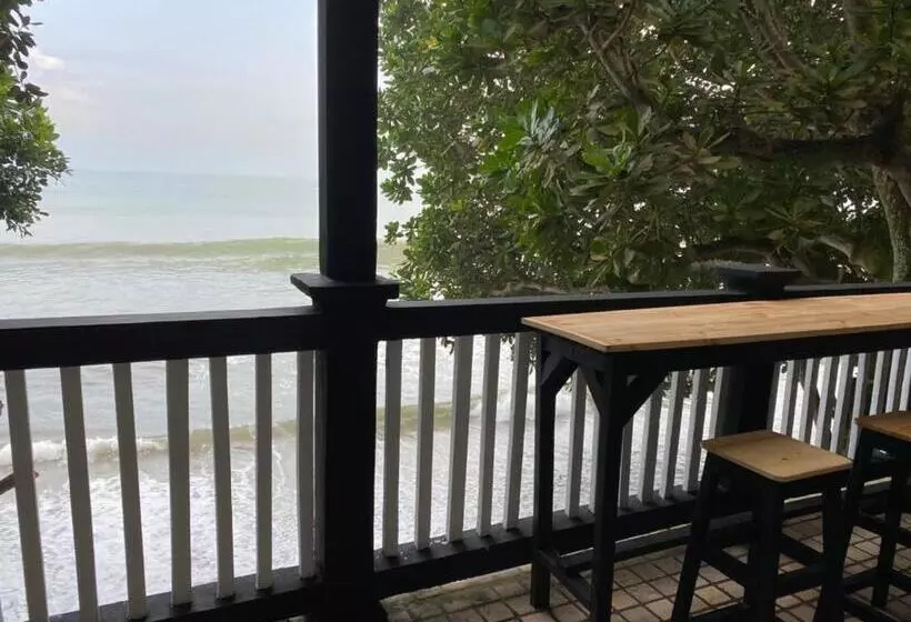 Villa Lippo Carita Langsung Pantai 3bedroom