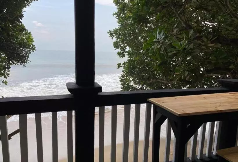 Villa Lippo Carita Langsung Pantai 3bedroom