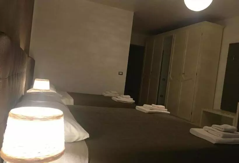 تختخواب و صبحانه Madigans Rooms Bed&breakfast