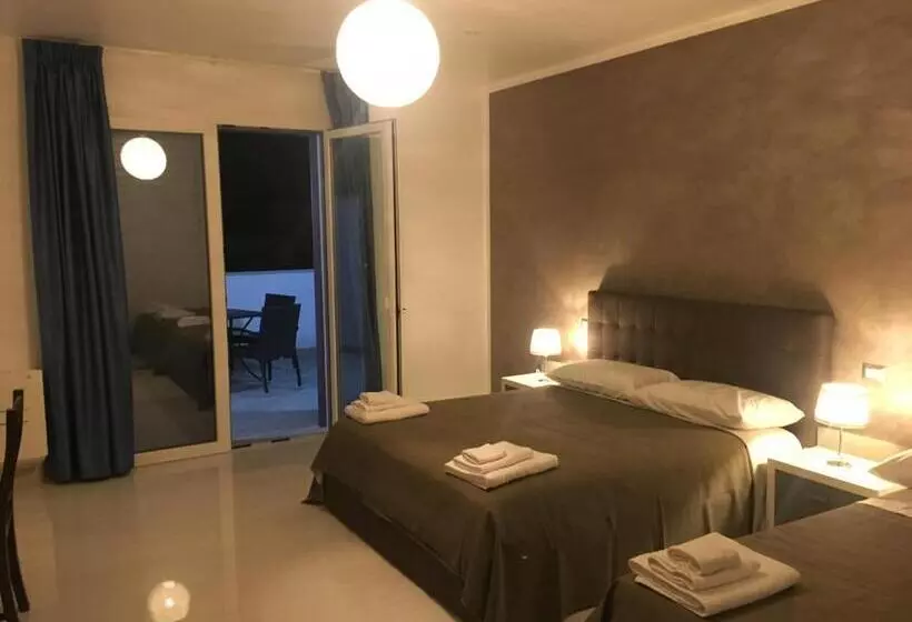 تختخواب و صبحانه Madigans Rooms Bed&breakfast