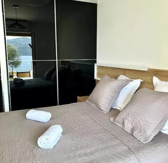 Pieds Dans L Eau, Tiuccia, Appartement 2 4 Pers