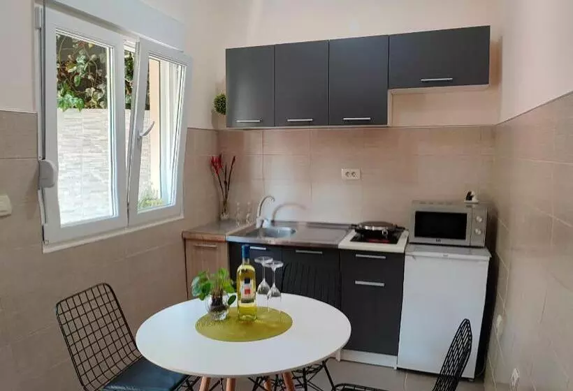 Studio Apartman Rea