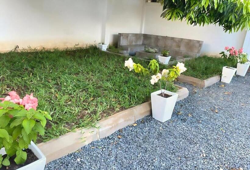 Tulivu House 2bedroom Vacation Home Close To The Beach