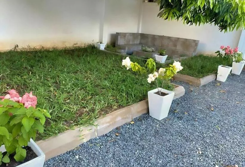 Tulivu House  2bedroom Vacation Home Close To The Beach