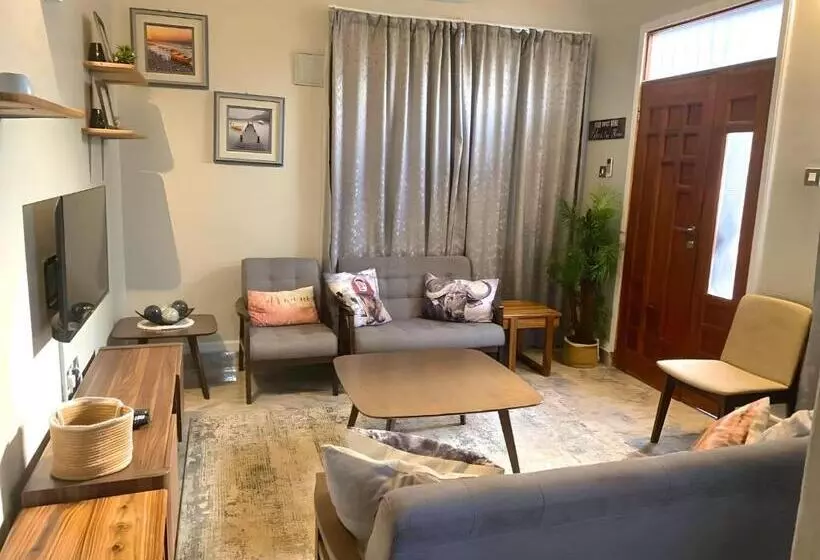 Tulivu House  2bedroom Vacation Home Close To The Beach