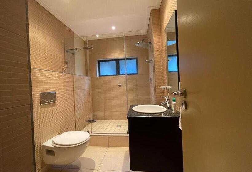 Umdloti On The Beach! Private & Central. Sleeps 8