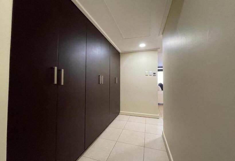 Umdloti On The Beach! Private & Central. Sleeps 8