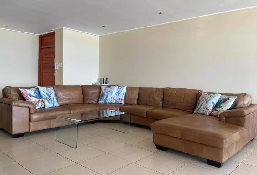 Umdloti   On The Beach! Private & Central. Sleeps 8