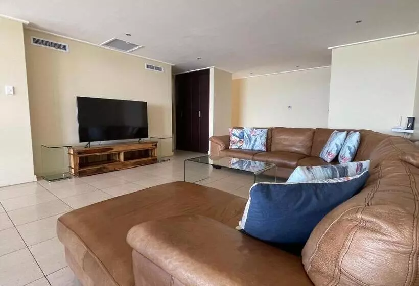 Umdloti   On The Beach! Private & Central. Sleeps 8