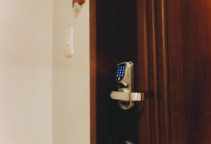 Ayala Mall 10mins Walk Cebu City Apartment & Pool