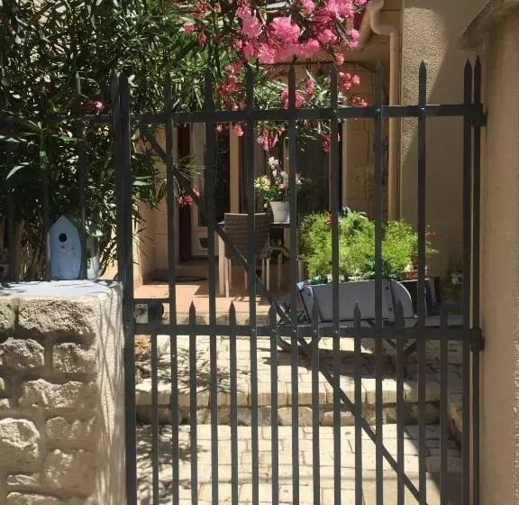 ベッドアンドブレックファースト L Amarilys Chambre D Hôte