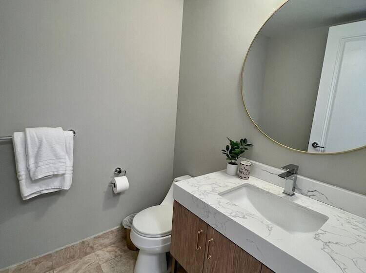 At 34th Floor! Condo W Views From The Heights 4s