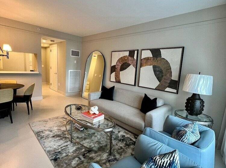 At 34th Floor! Condo W Views From The Heights 4s