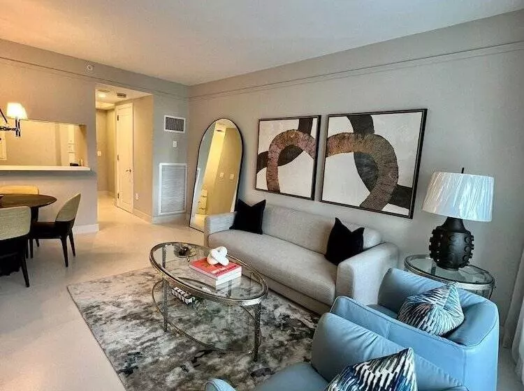 At 34th Floor! Condo W Views From The Heights 4s