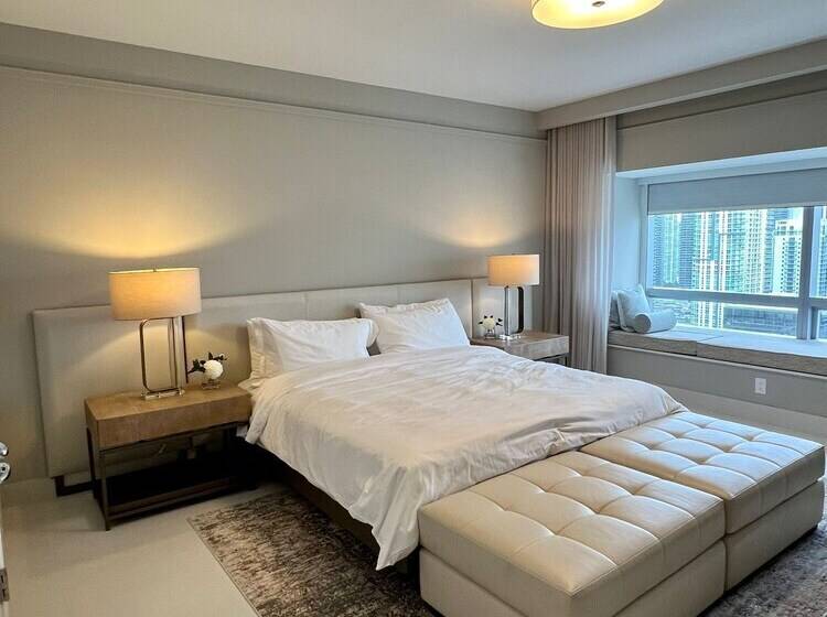 At 34th Floor! Condo W Views From The Heights 4s