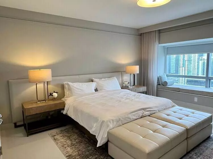 At 34th Floor! Condo W Views From The Heights 4s