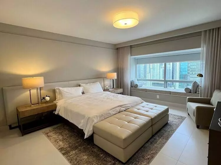 At 34th Floor! Condo W Views From The Heights 4s