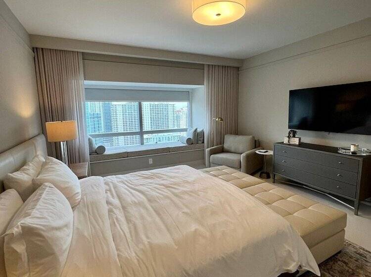 At 34th Floor! Condo W Views From The Heights 4s