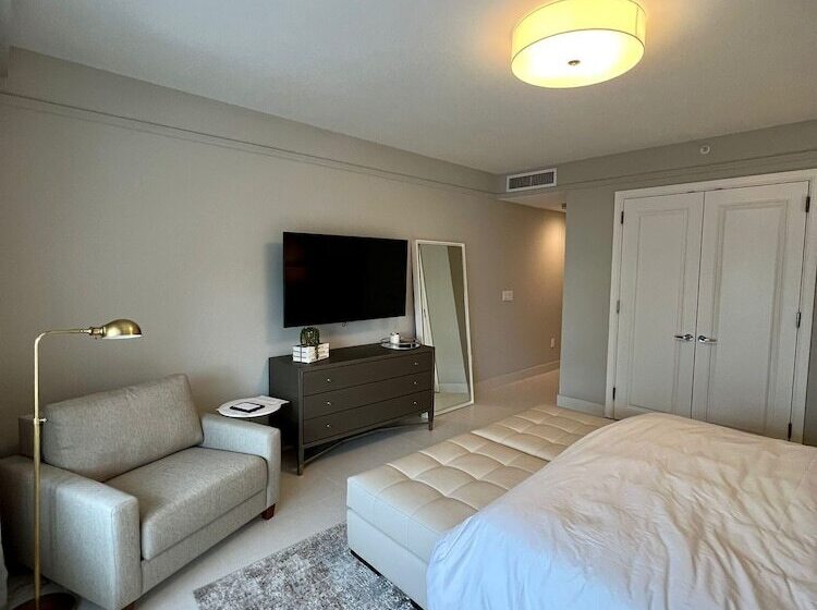 At 34th Floor! Condo W Views From The Heights 4s