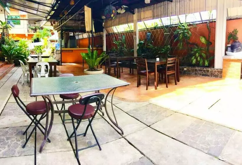 پانسیون B&j Guesthouse And Tours