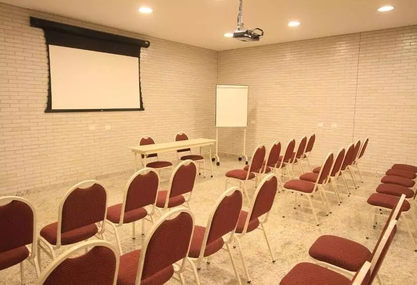 Отель Confiance Centro Civico