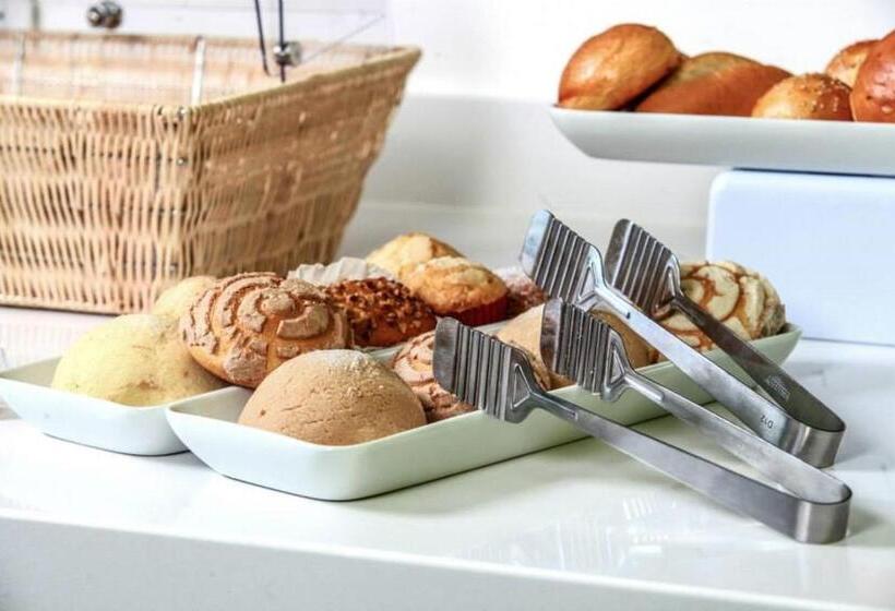 هتل Holiday Inn Express & Suites Puebla Angelopolis, An Ihg