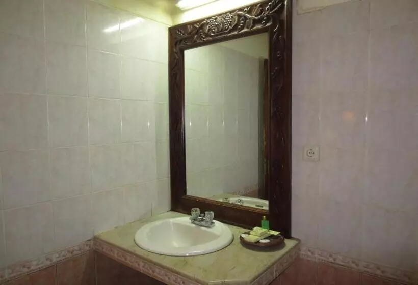 ホテル Laghawa Beach