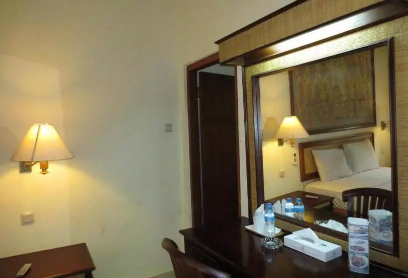 ホテル Laghawa Beach