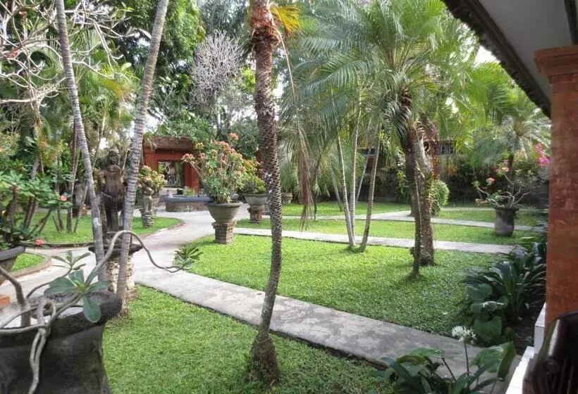 ホテル Laghawa Beach