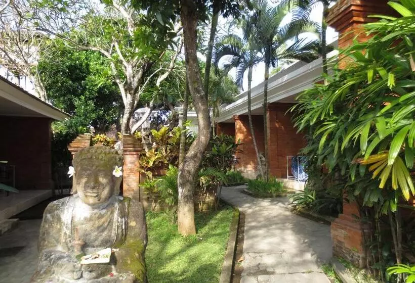 ホテル Laghawa Beach