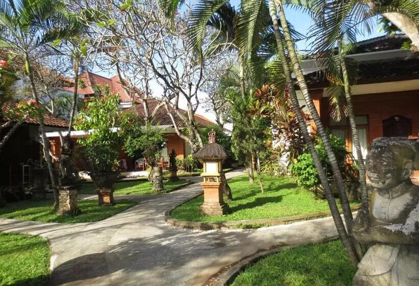 ホテル Laghawa Beach