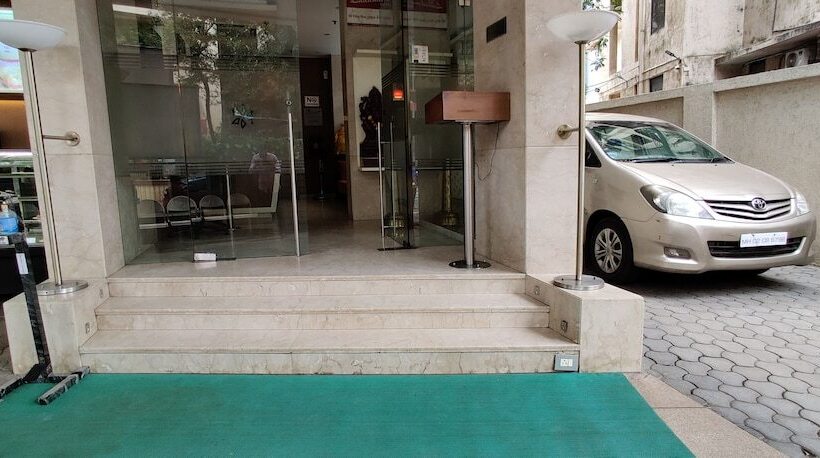 فندق Landmark Residency