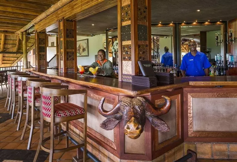 هتل Victoria Falls Safari Suites