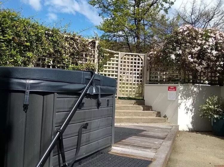 Te Anau Lakeview Holiday Park & Motels