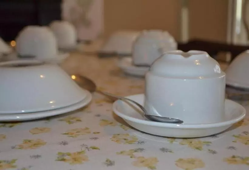 Aamiaismajoitus (B&B) Nettleton Country House