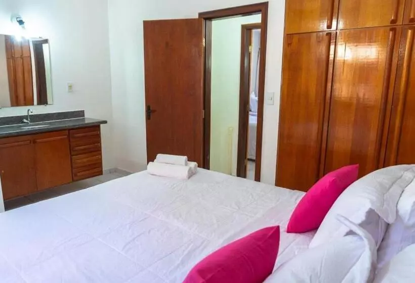 Condominio Com Piscina E ótima Localização