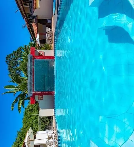 Condominio Com Piscina E ótima Localização