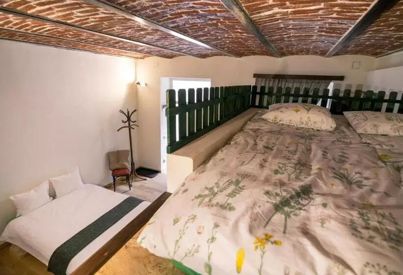 پانسیون Folkloric Loft Ulița Românească