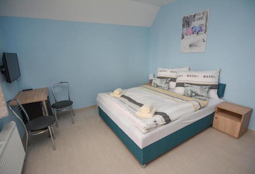 ペンション Vila Kamah