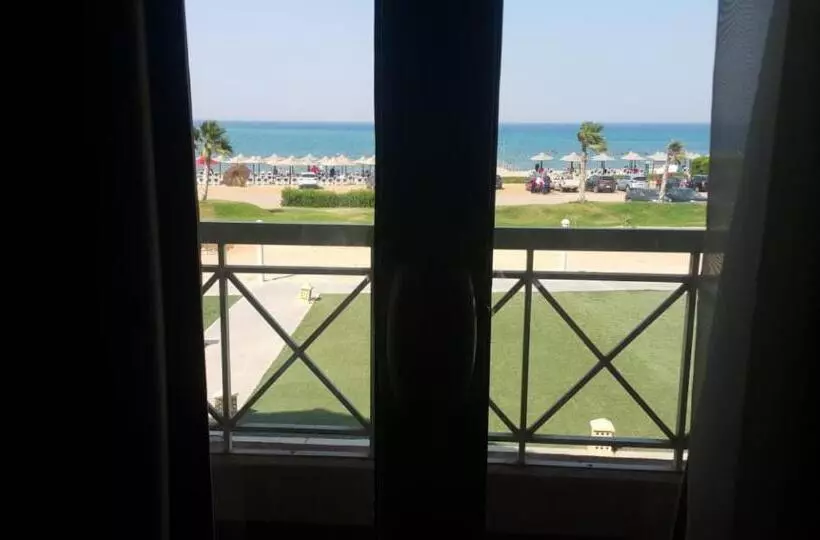 Porto South Beach Royal Sea View Families صف اول بحر مباشر