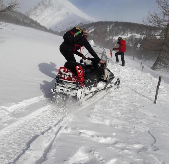 호텔 Rifugio Al Lago Del Mortirolo In Inverno Raggiungibile Solo A Piedi