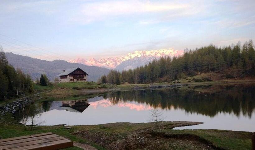 호텔 Rifugio Al Lago Del Mortirolo In Inverno Raggiungibile Solo A Piedi