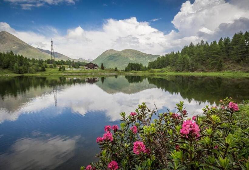 호텔 Rifugio Al Lago Del Mortirolo In Inverno Raggiungibile Solo A Piedi