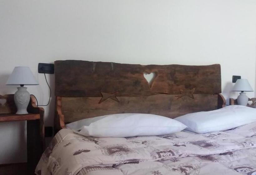 호텔 Rifugio Al Lago Del Mortirolo In Inverno Raggiungibile Solo A Piedi