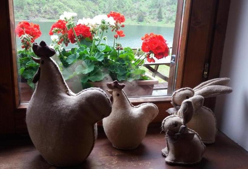 호텔 Rifugio Al Lago Del Mortirolo In Inverno Raggiungibile Solo A Piedi