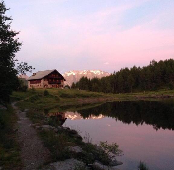 호텔 Rifugio Al Lago Del Mortirolo In Inverno Raggiungibile Solo A Piedi